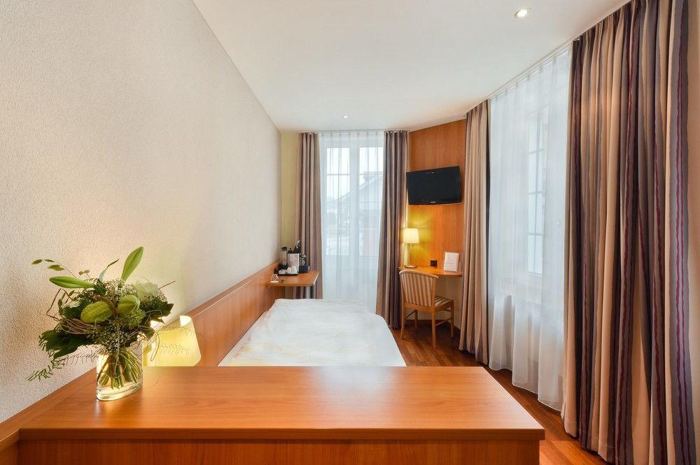 Hotel Engel โซฟิงเงน ภายนอก รูปภาพ