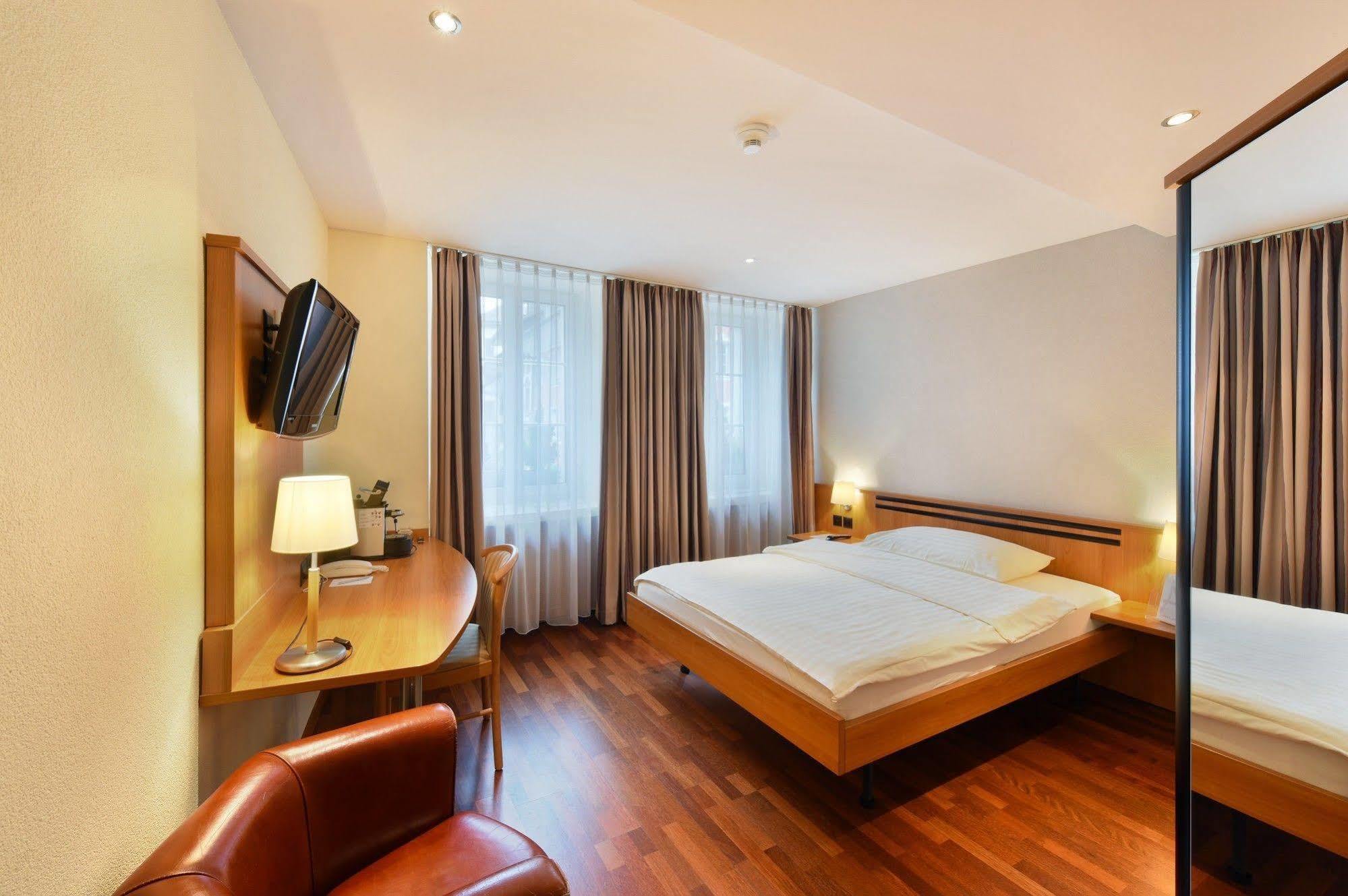 Hotel Engel โซฟิงเงน ภายนอก รูปภาพ
