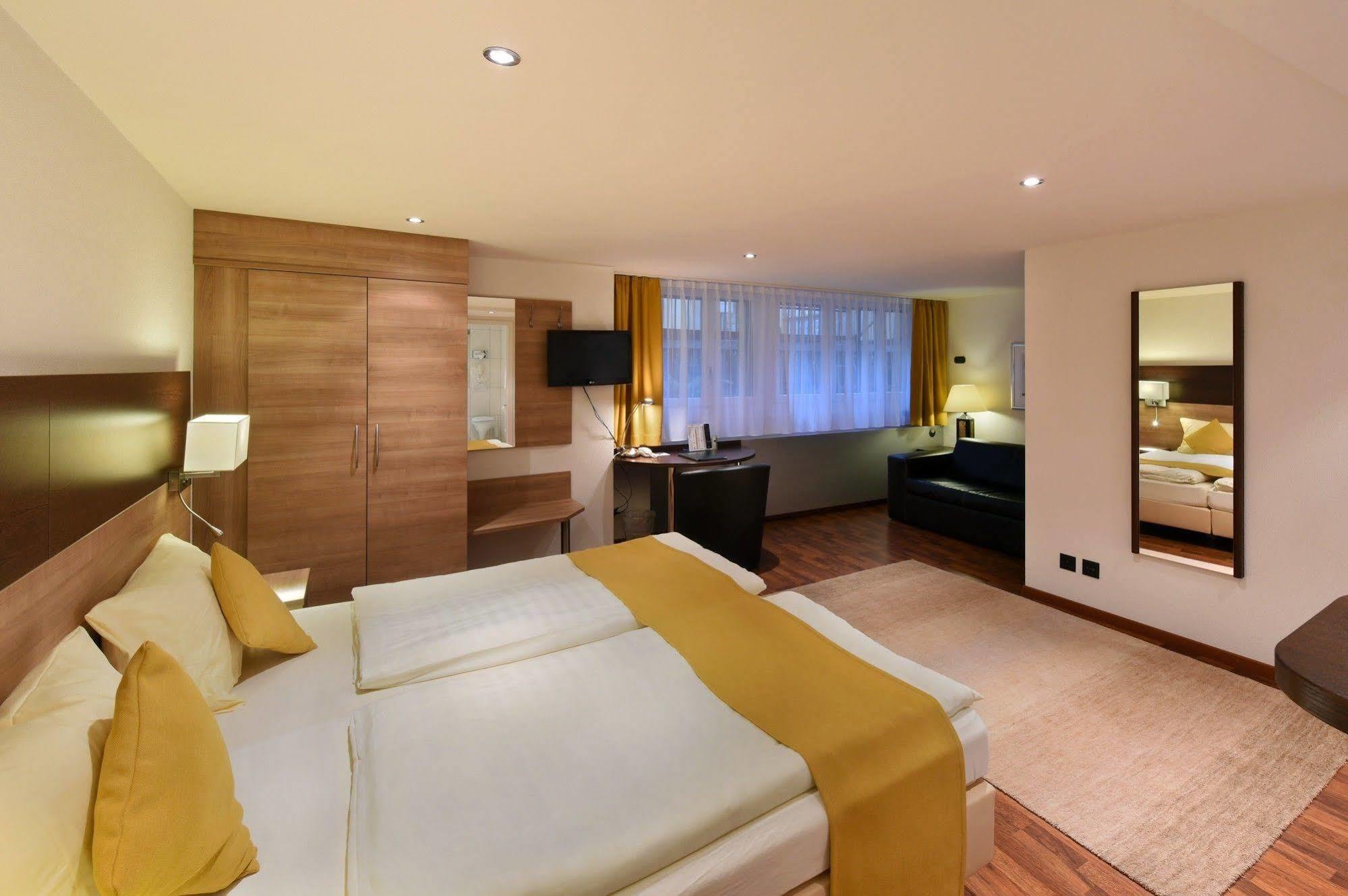 Hotel Engel โซฟิงเงน ภายนอก รูปภาพ