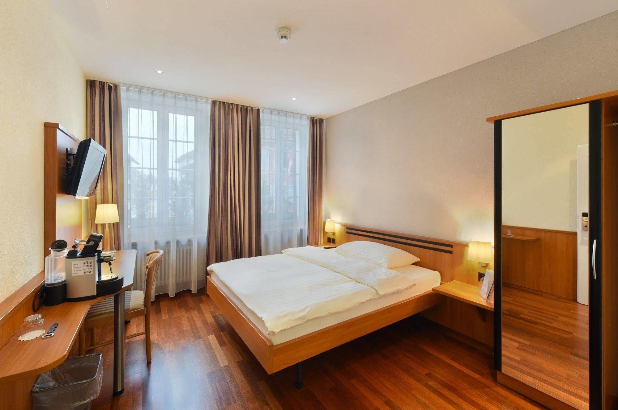 Hotel Engel โซฟิงเงน ภายนอก รูปภาพ