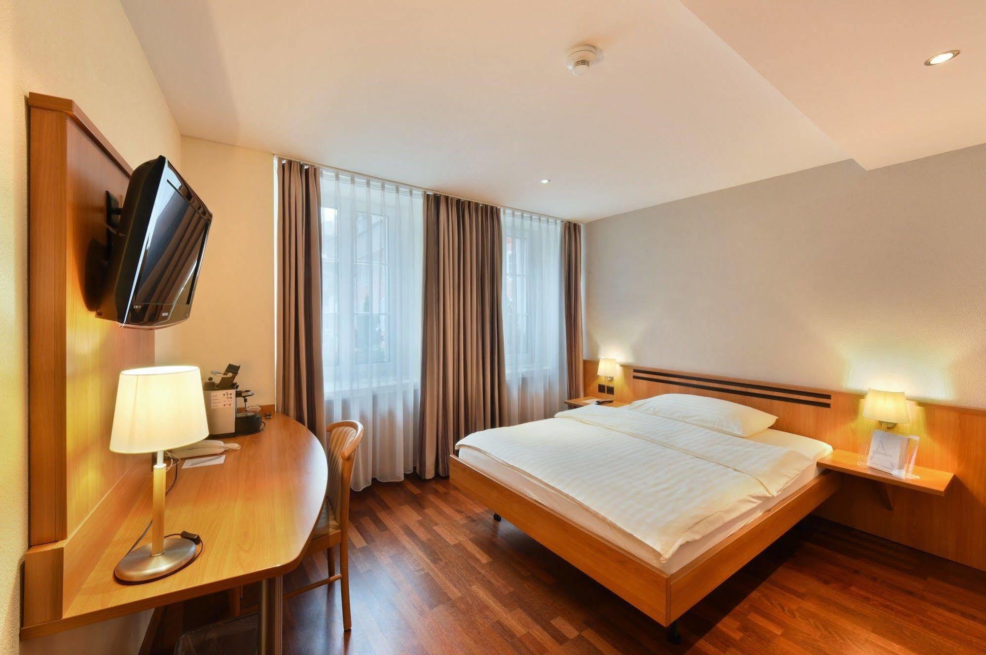 Hotel Engel โซฟิงเงน ภายนอก รูปภาพ